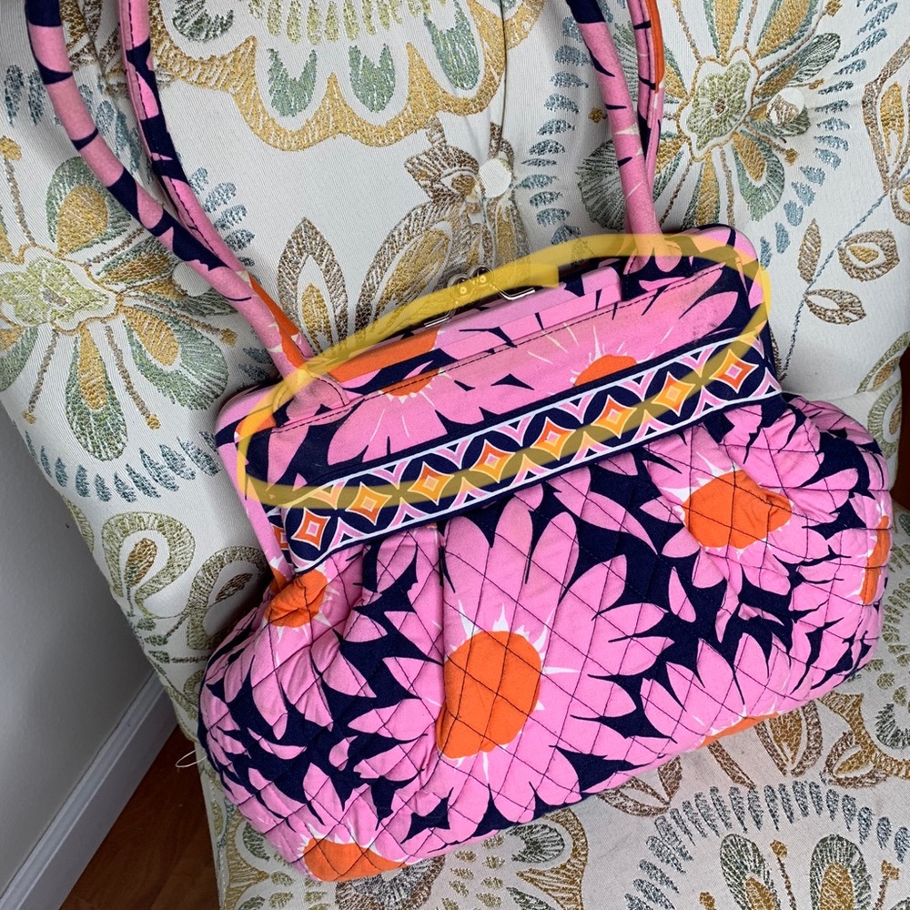Vera Bradley Bright Pink Daisy Kisslock Purse Bag - Picture 2 of 5